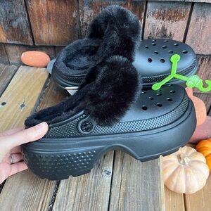 CROCS Black Fuzzy Lined Mules